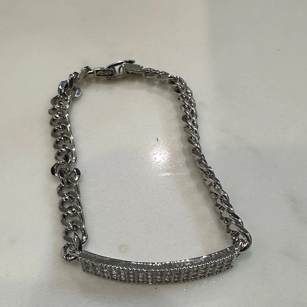 Elegant Silver Bracelet with Sparkling Accents - Picture 3 of 11